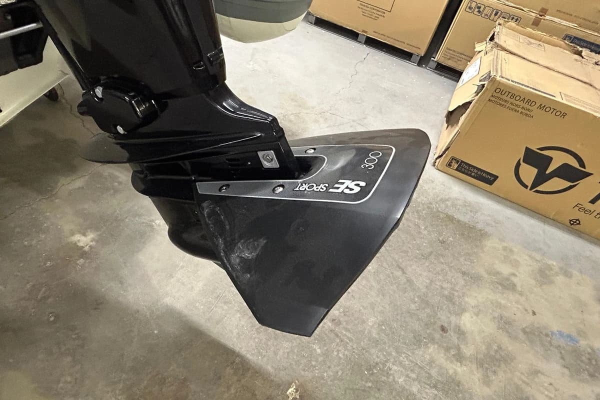 Outboard motor of 2025 Highfield Sport 390, featuring SE Sport 300 hydrofoil.